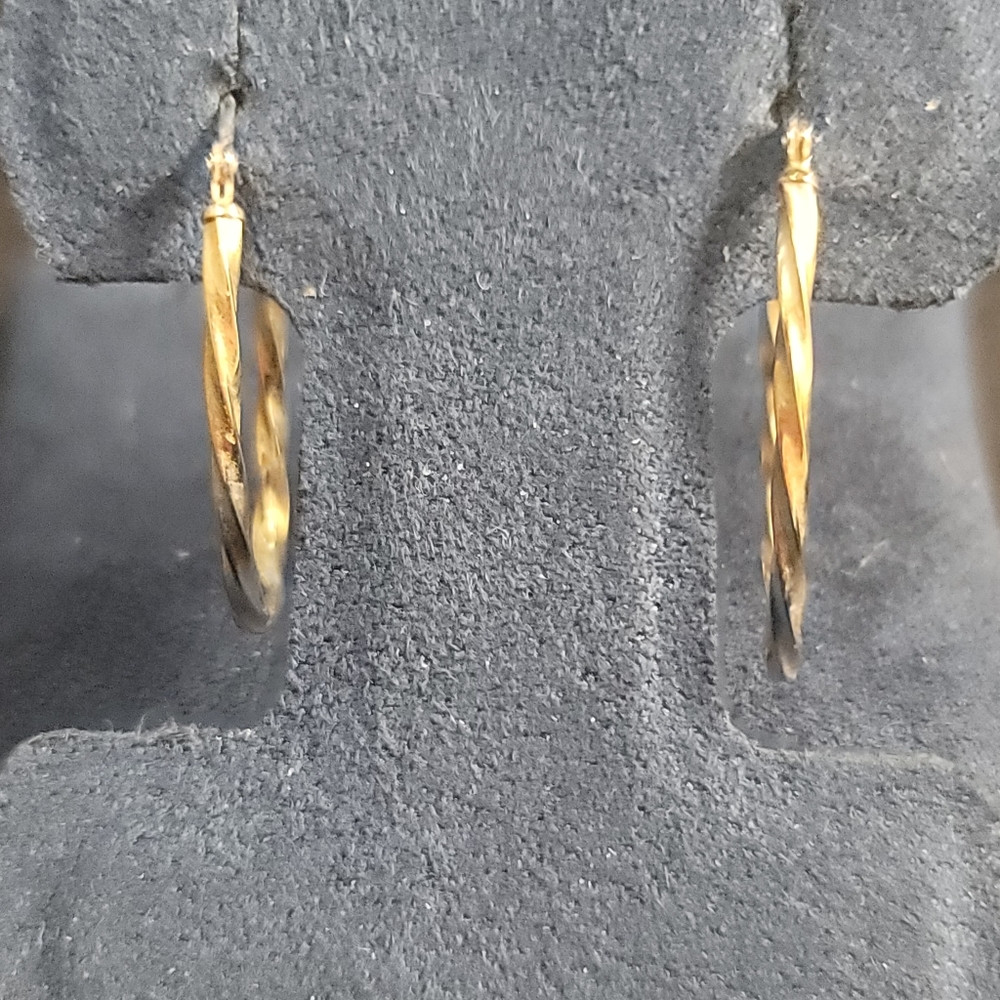 E92 14k Gold Hoop Earrings
